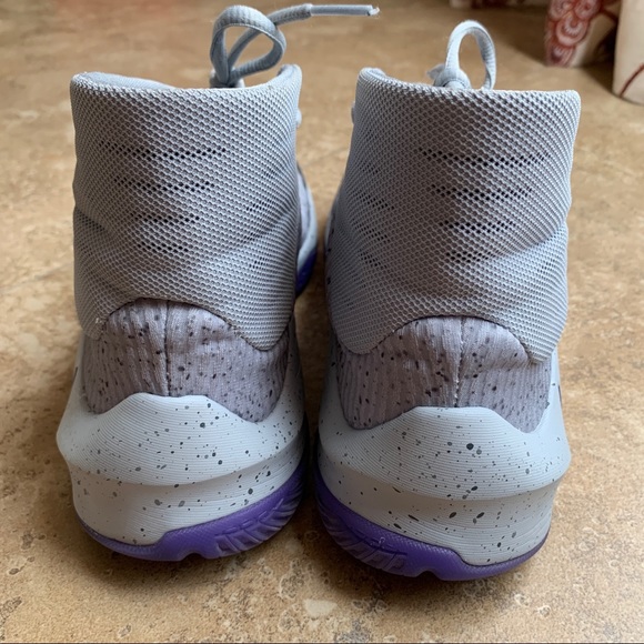 Nike Zoom Clear Out Basketball Shoes - Picture 9 of 13